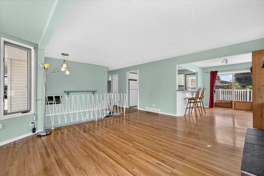 7727 Bowcliffe Crescent Nw, Calgary, AB - Indoor