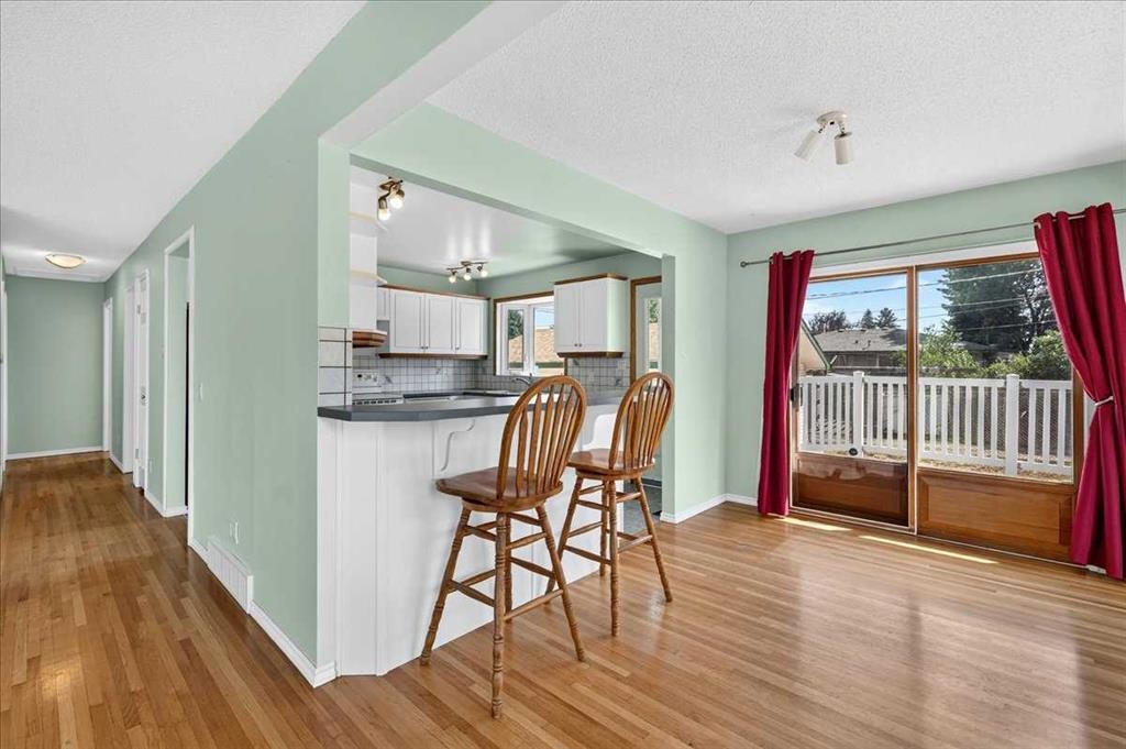 7727 Bowcliffe Crescent Nw, Calgary, AB - Indoor