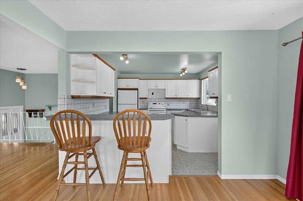 7727 Bowcliffe Crescent Nw, Calgary, AB - Indoor