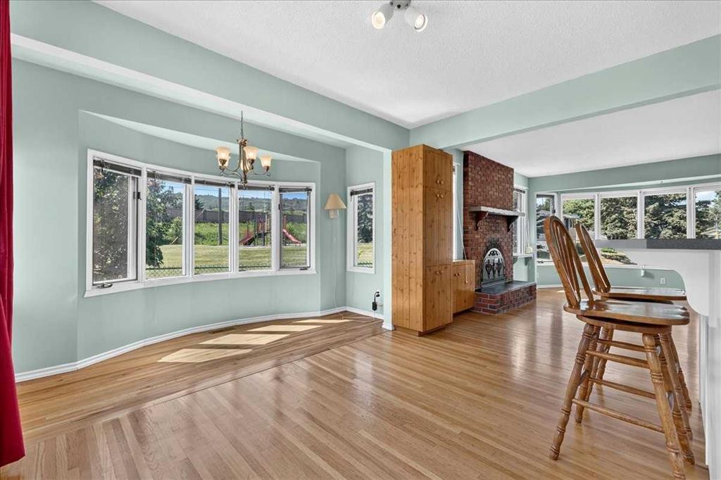 7727 Bowcliffe Crescent Nw, Calgary, AB - Indoor Photo Showing Other Room