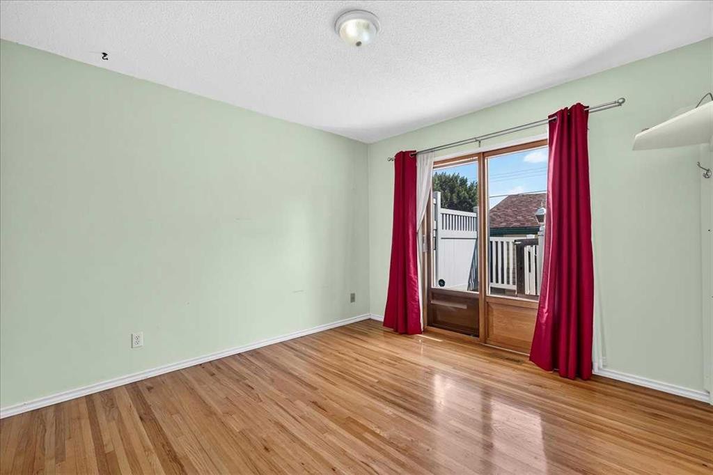 7727 Bowcliffe Crescent Nw, Calgary, AB - Indoor Photo Showing Other Room