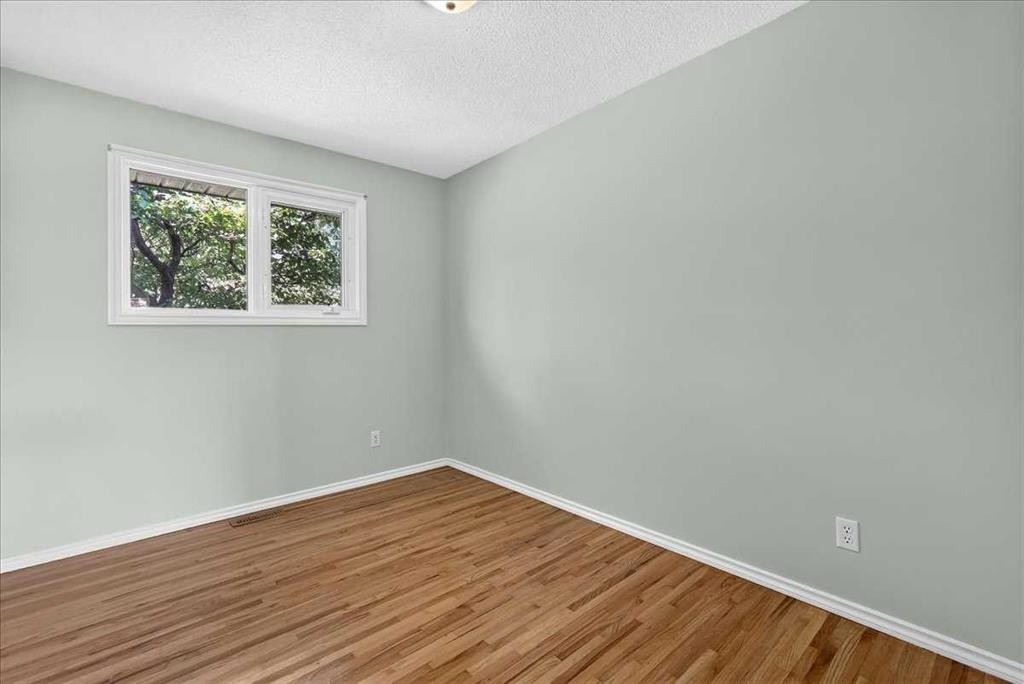 7727 Bowcliffe Crescent Nw, Calgary, AB - Indoor Photo Showing Other Room