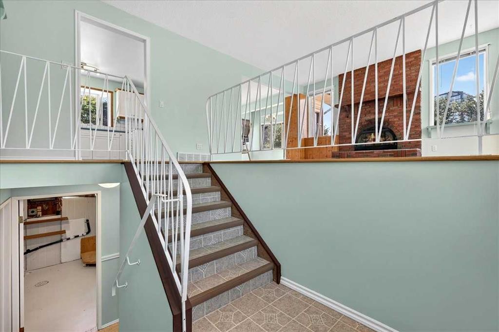 7727 Bowcliffe Crescent Nw, Calgary, AB - Indoor Photo Showing Other Room
