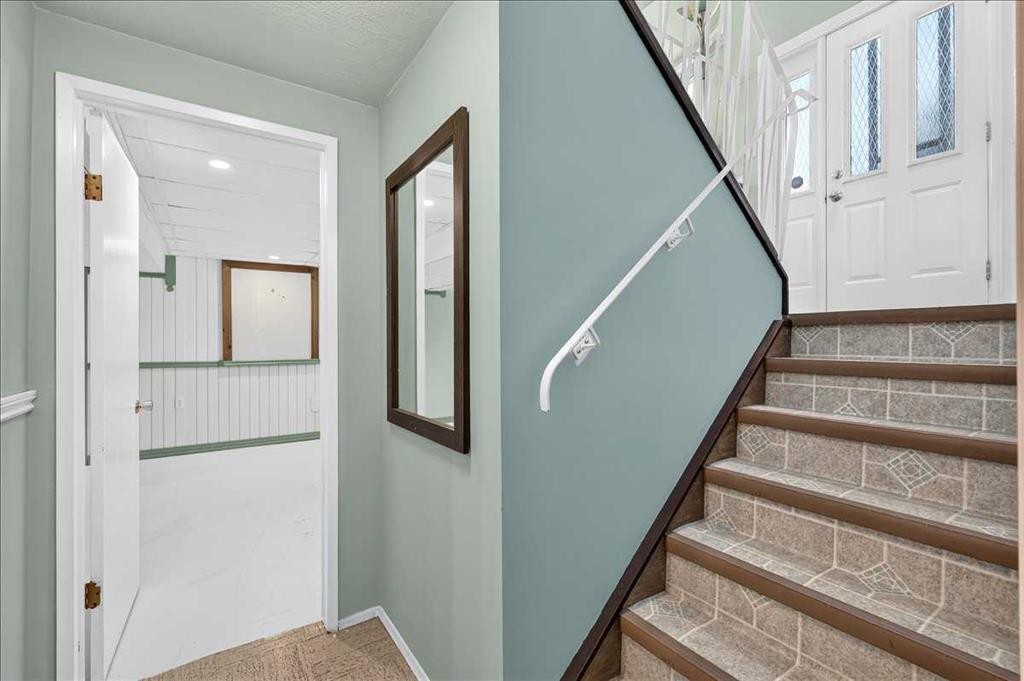 7727 Bowcliffe Crescent Nw, Calgary, AB - Indoor Photo Showing Other Room