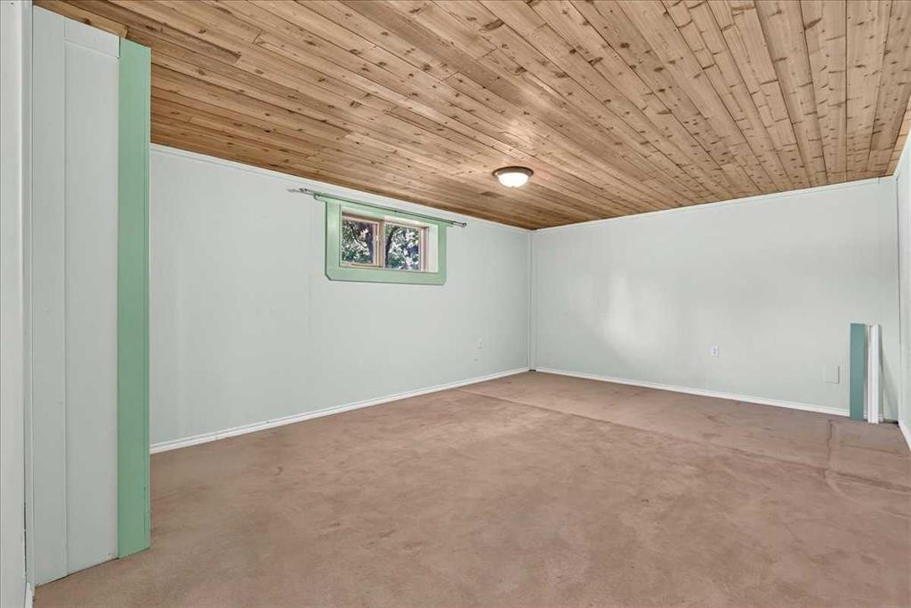 7727 Bowcliffe Crescent Nw, Calgary, AB - Indoor Photo Showing Other Room