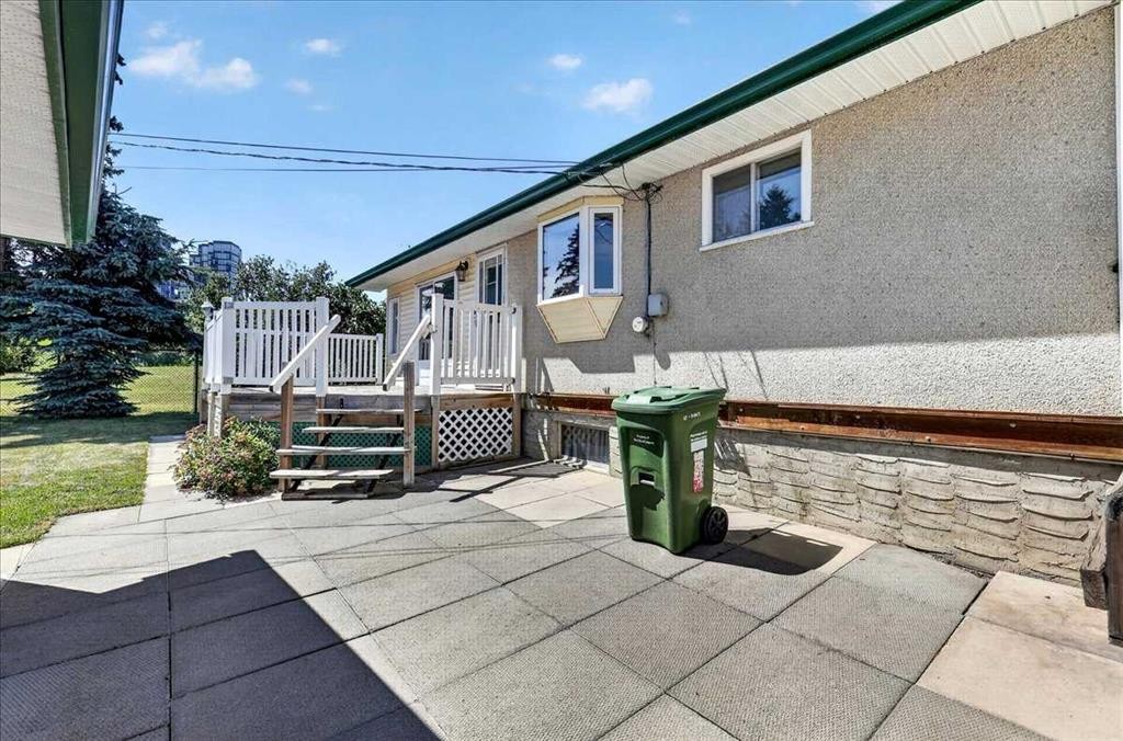7727 Bowcliffe Crescent Nw, Calgary, AB - Outdoor With Exterior