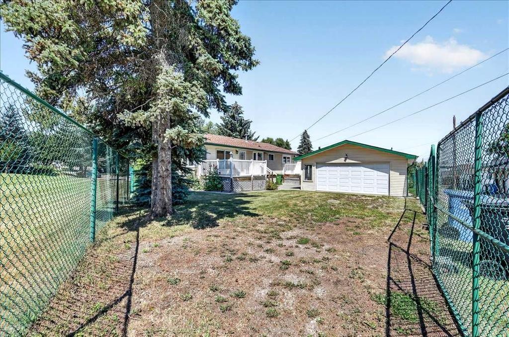 7727 Bowcliffe Crescent Nw, Calgary, AB - Outdoor