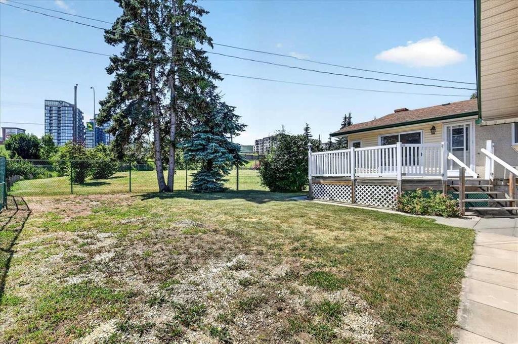 7727 Bowcliffe Crescent Nw, Calgary, AB - Outdoor With Deck Patio Veranda