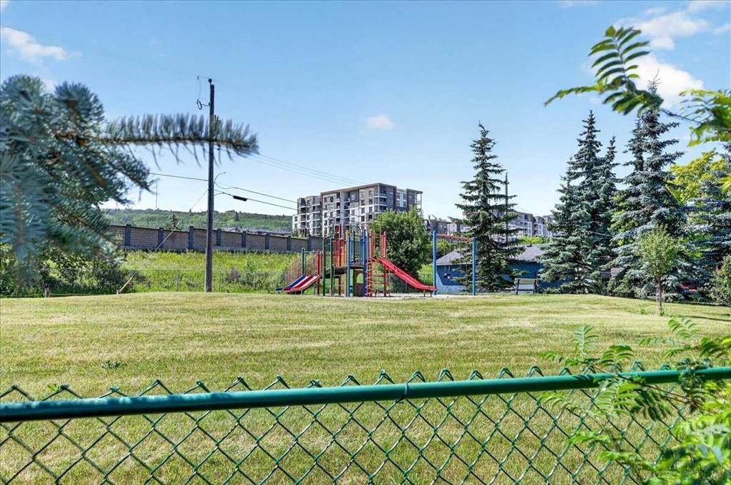 7727 Bowcliffe Crescent Nw, Calgary, AB - Outdoor