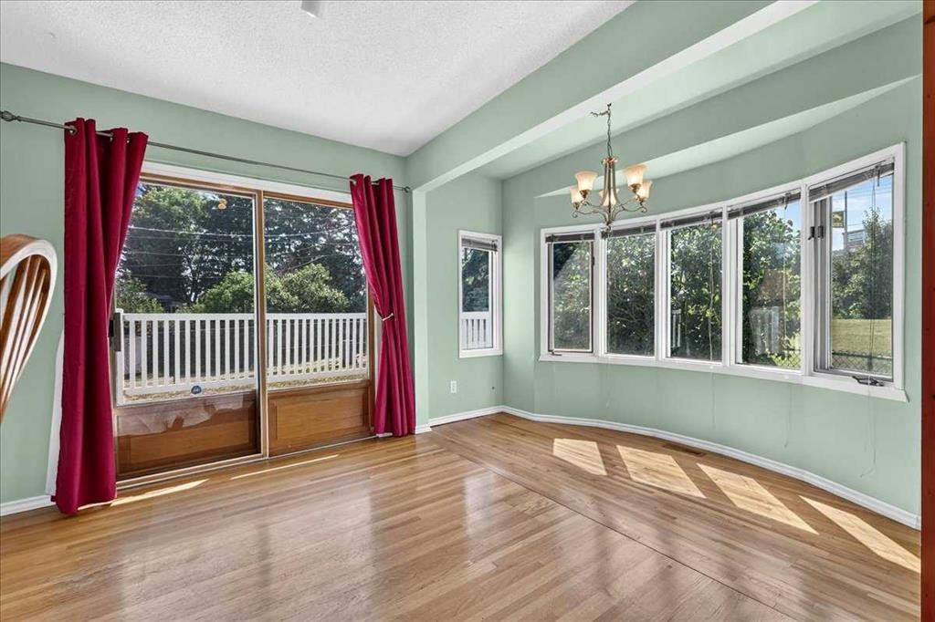 7727 Bowcliffe Crescent Nw, Calgary, AB - Indoor Photo Showing Other Room