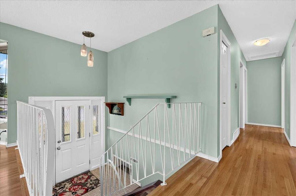 7727 Bowcliffe Crescent Nw, Calgary, AB - Indoor Photo Showing Other Room
