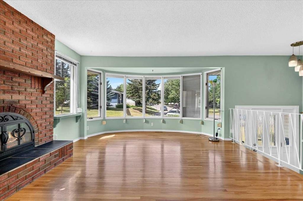 7727 Bowcliffe Crescent Nw, Calgary, AB - Indoor With Fireplace