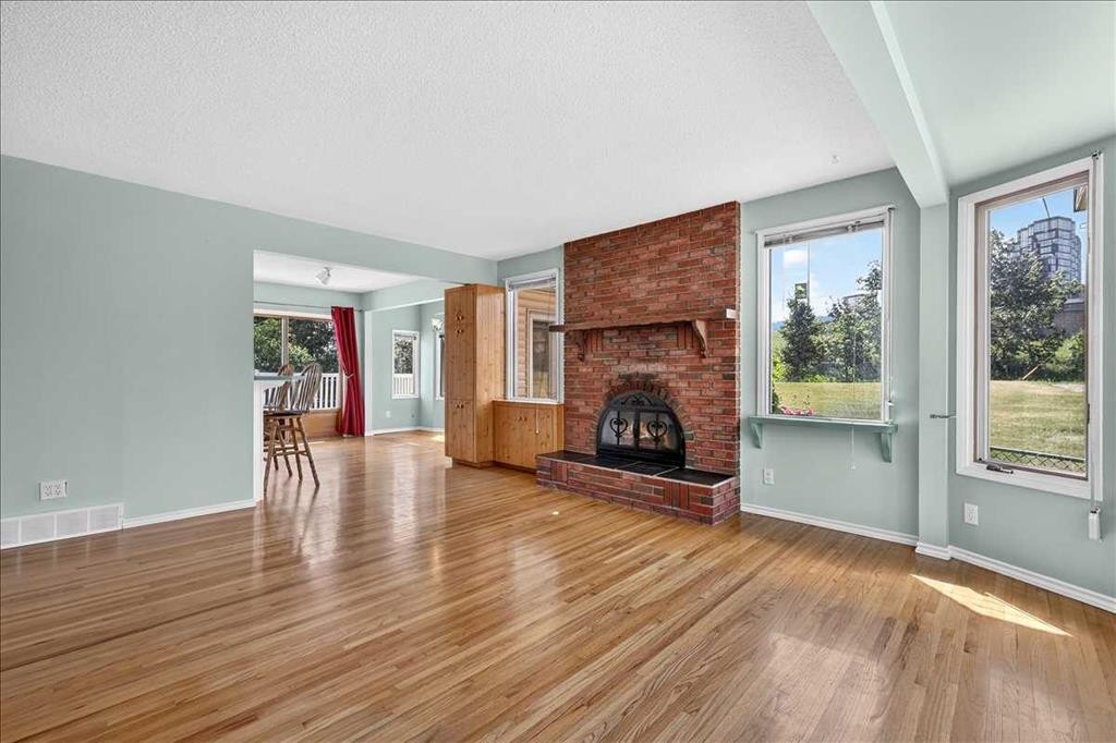 7727 Bowcliffe Crescent Nw, Calgary, AB - Indoor Photo Showing Living Room With Fireplace