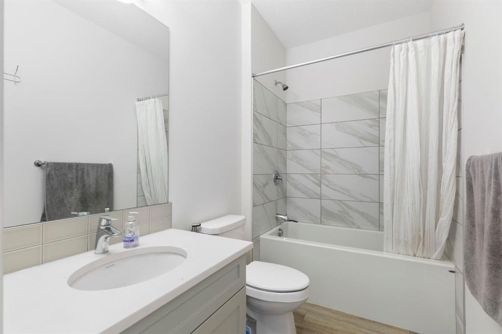 183 Brander Avenue, Langdon, AB - Indoor Photo Showing Bathroom