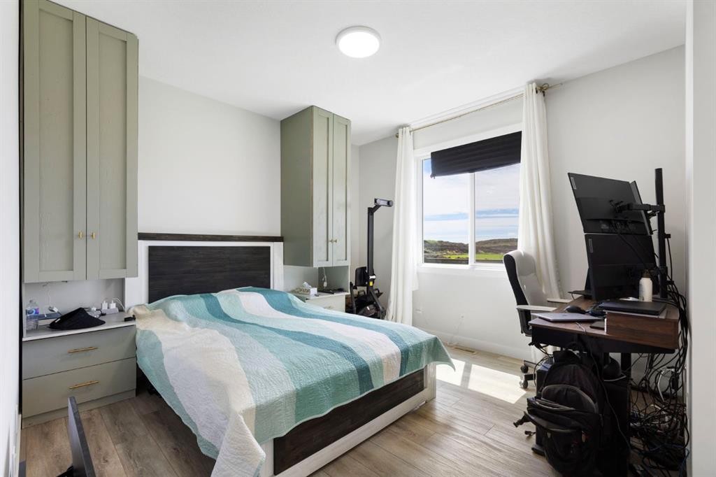 183 Brander Avenue, Langdon, AB - Indoor Photo Showing Bedroom