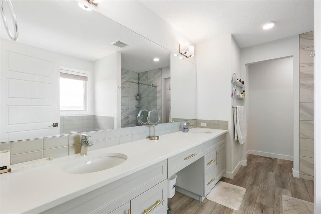 183 Brander Avenue, Langdon, AB - Indoor Photo Showing Bathroom