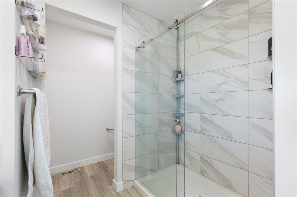 183 Brander Avenue, Langdon, AB - Indoor Photo Showing Bathroom