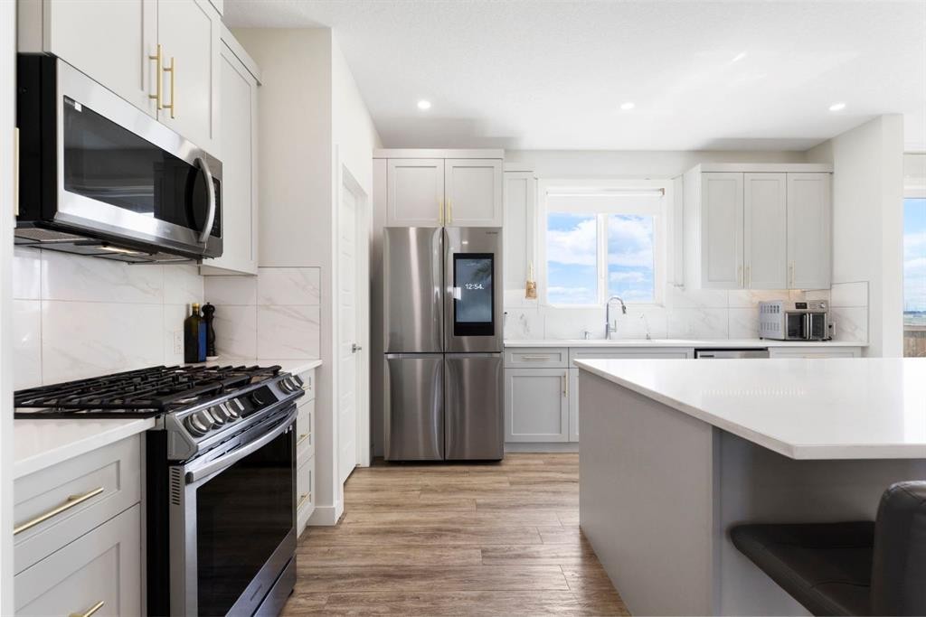 183 Brander Avenue, Langdon, AB - Indoor Photo Showing Kitchen With Upgraded Kitchen
