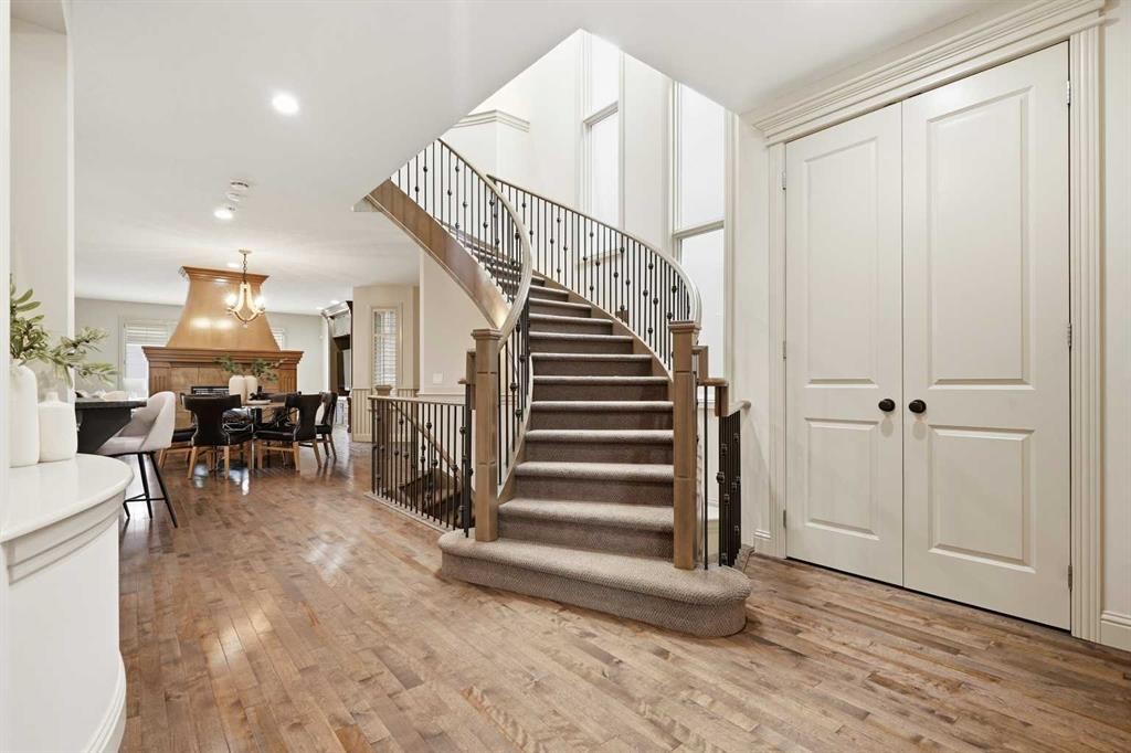 4221 17 Street Sw, Calgary, AB - Indoor Photo Showing Other Room