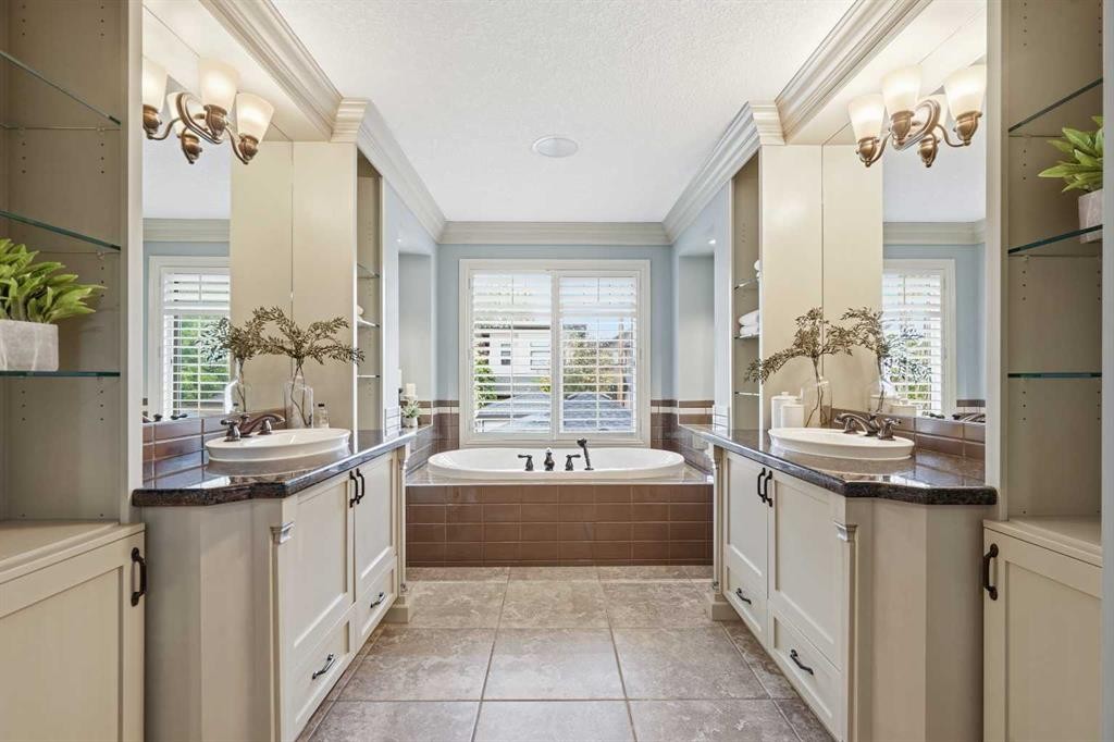 4221 17 Street Sw, Calgary, AB - Indoor Photo Showing Bathroom