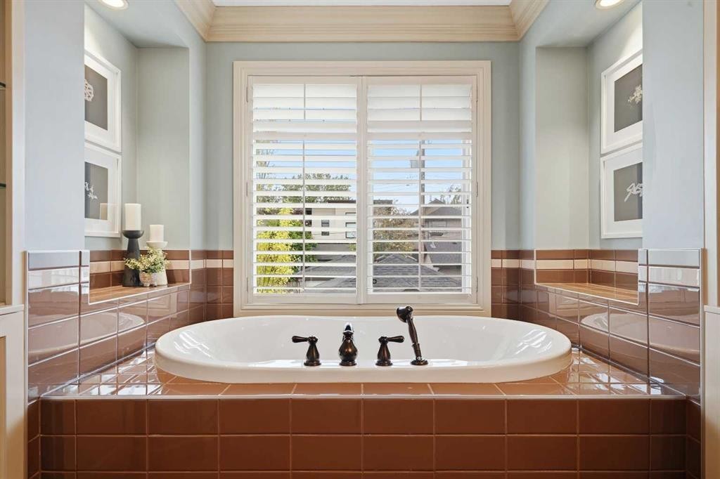 4221 17 Street Sw, Calgary, AB - Indoor Photo Showing Bathroom
