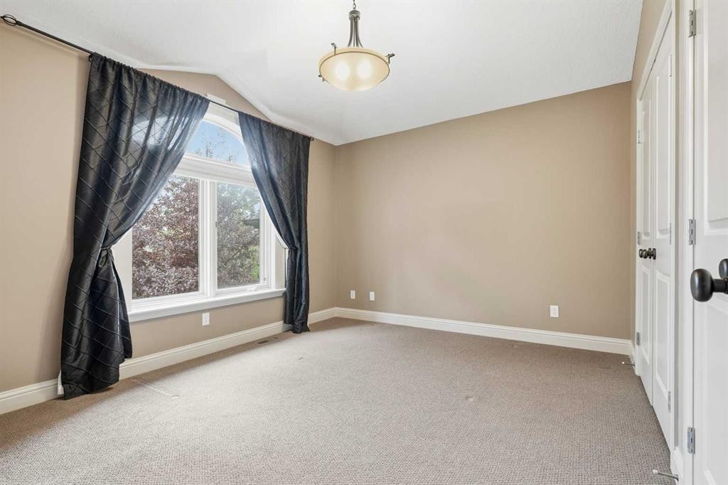 4221 17 Street Sw, Calgary, AB - Indoor Photo Showing Other Room