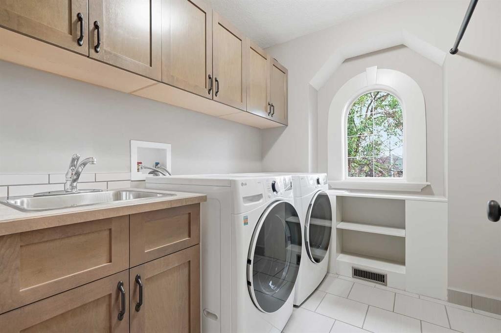 4221 17 Street Sw, Calgary, AB - Indoor Photo Showing Laundry Room