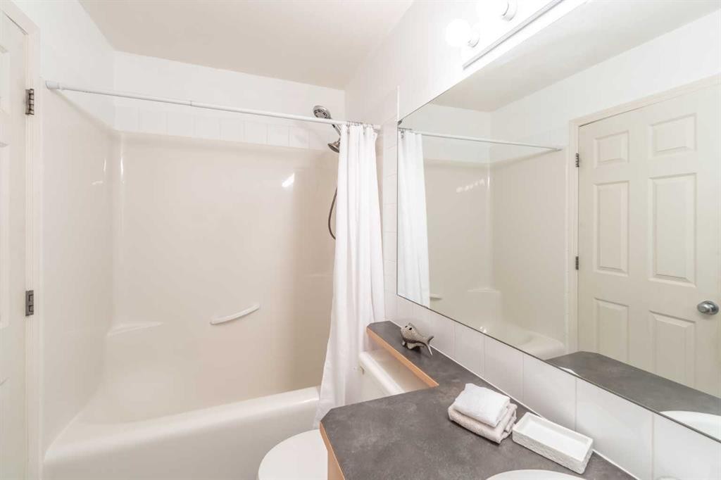 203 Coville Close Ne, Calgary, AB - Indoor Photo Showing Bathroom