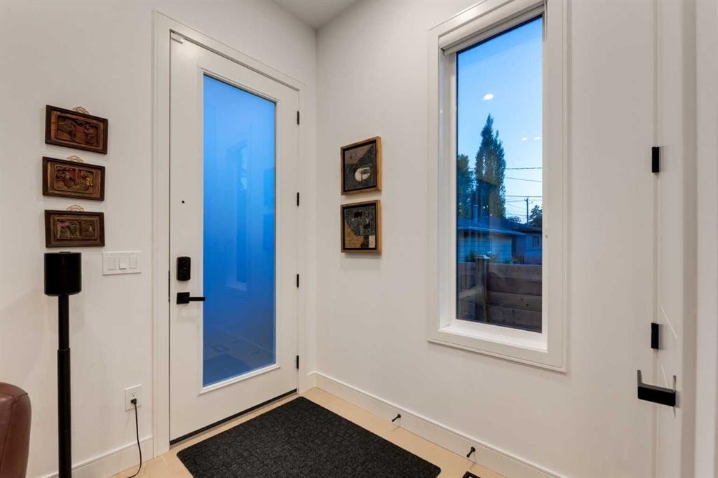 3719 2 Avenue Sw, Calgary, AB - Indoor Photo Showing Other Room