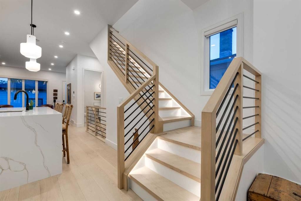 3719 2 Avenue Sw, Calgary, AB - Indoor Photo Showing Other Room