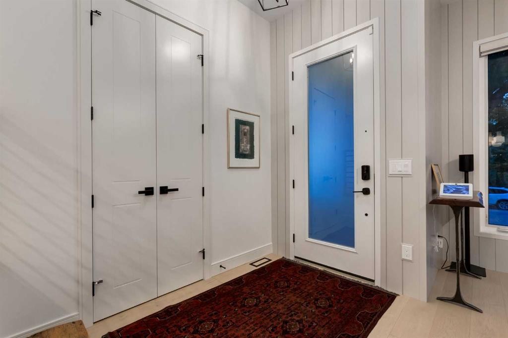 3719 2 Avenue Sw, Calgary, AB - Indoor Photo Showing Other Room