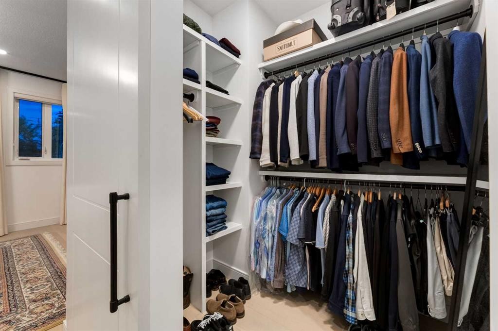 3719 2 Avenue Sw, Calgary, AB - Indoor With Storage
