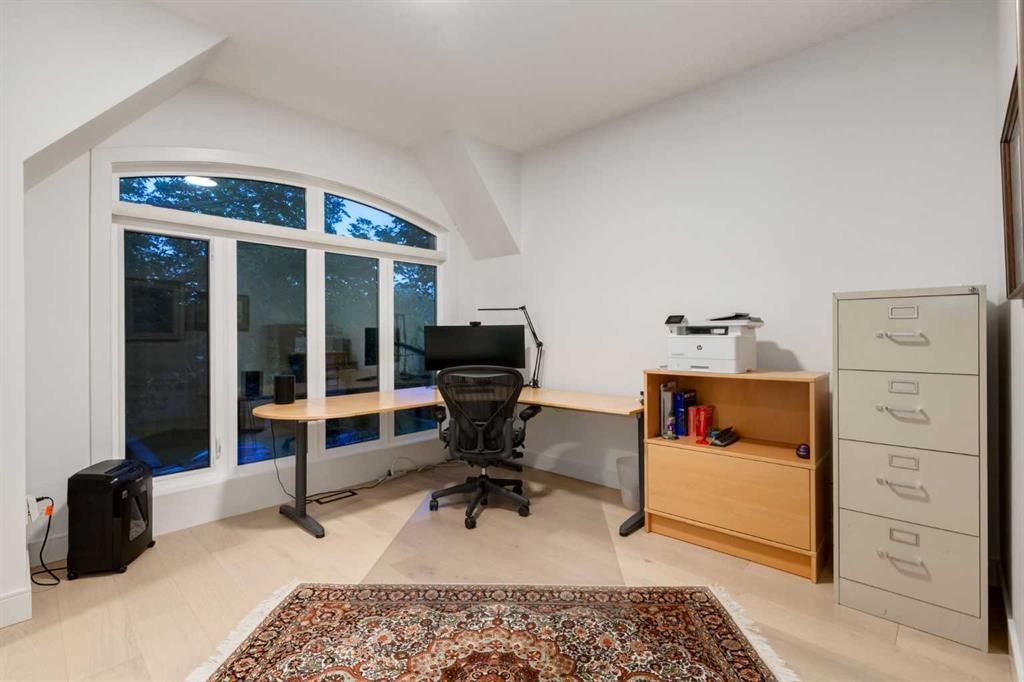 3719 2 Avenue Sw, Calgary, AB - Indoor
