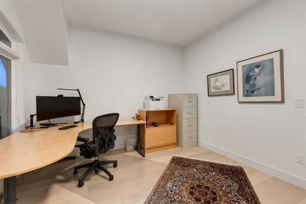 3719 2 Avenue Sw, Calgary, AB - Indoor Photo Showing Office