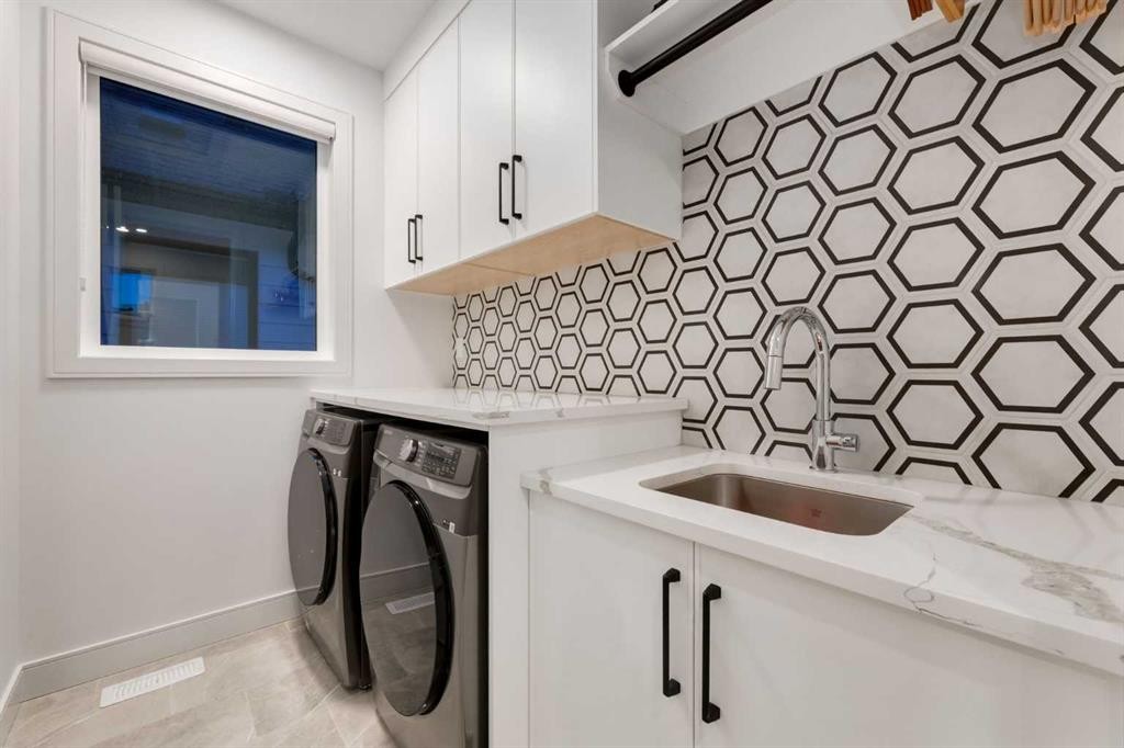 3719 2 Avenue Sw, Calgary, AB - Indoor Photo Showing Laundry Room