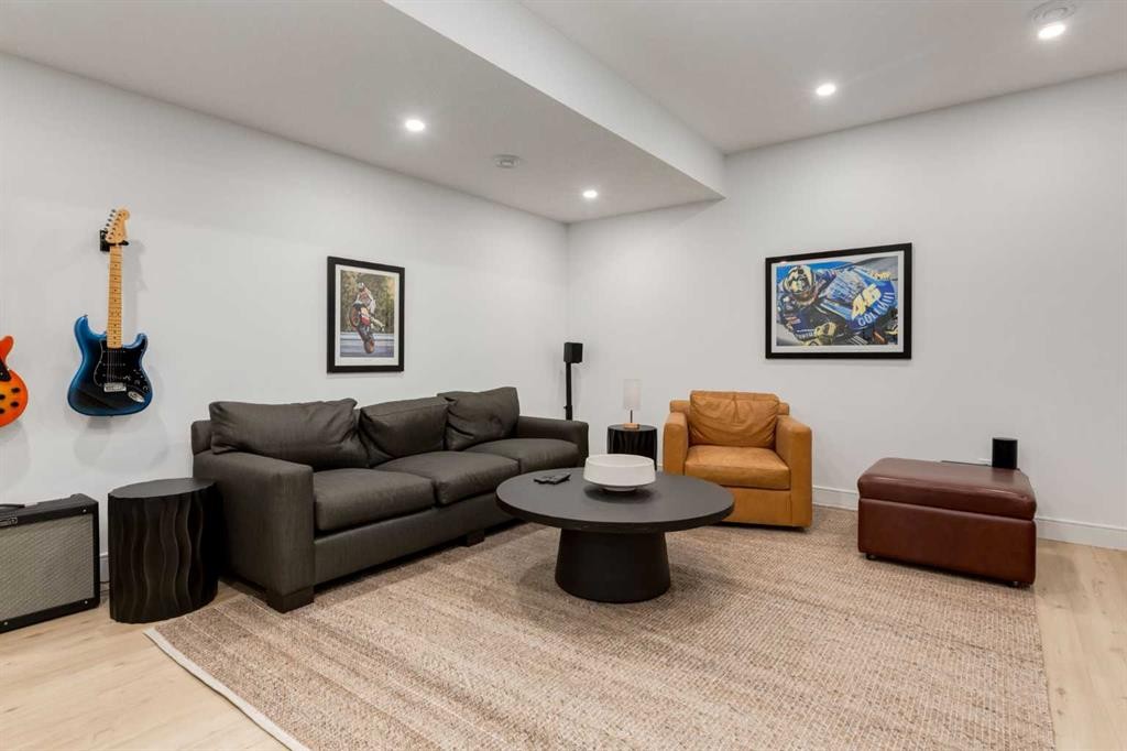 3719 2 Avenue Sw, Calgary, AB - Indoor