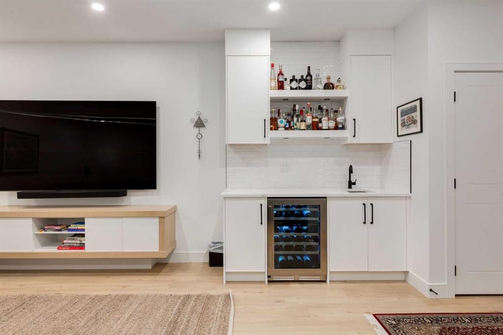 3719 2 Avenue Sw, Calgary, AB - Indoor