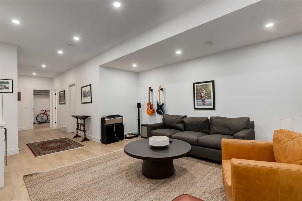 3719 2 Avenue Sw, Calgary, AB - Indoor