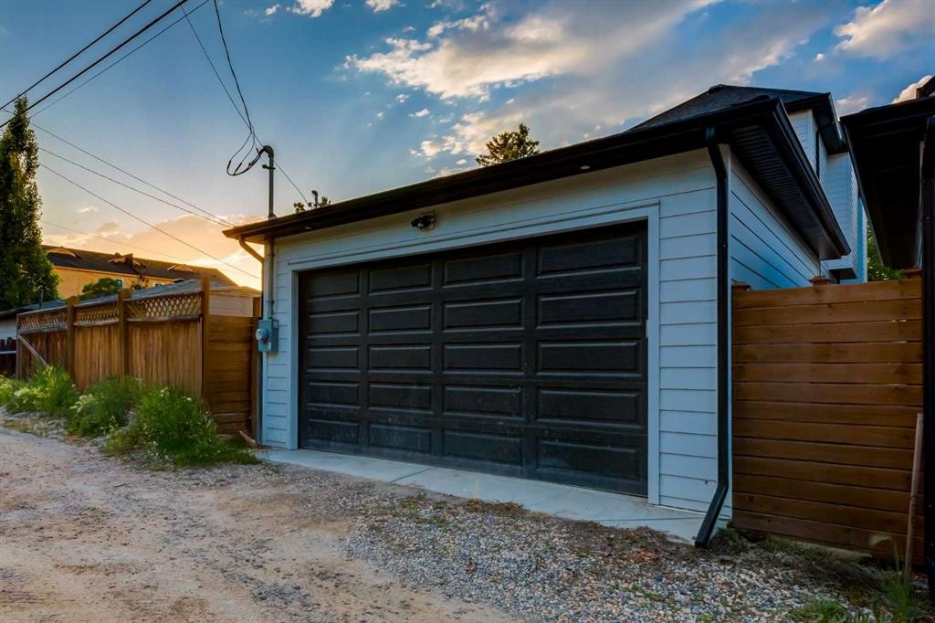 3719 2 Avenue Sw, Calgary, AB - Outdoor
