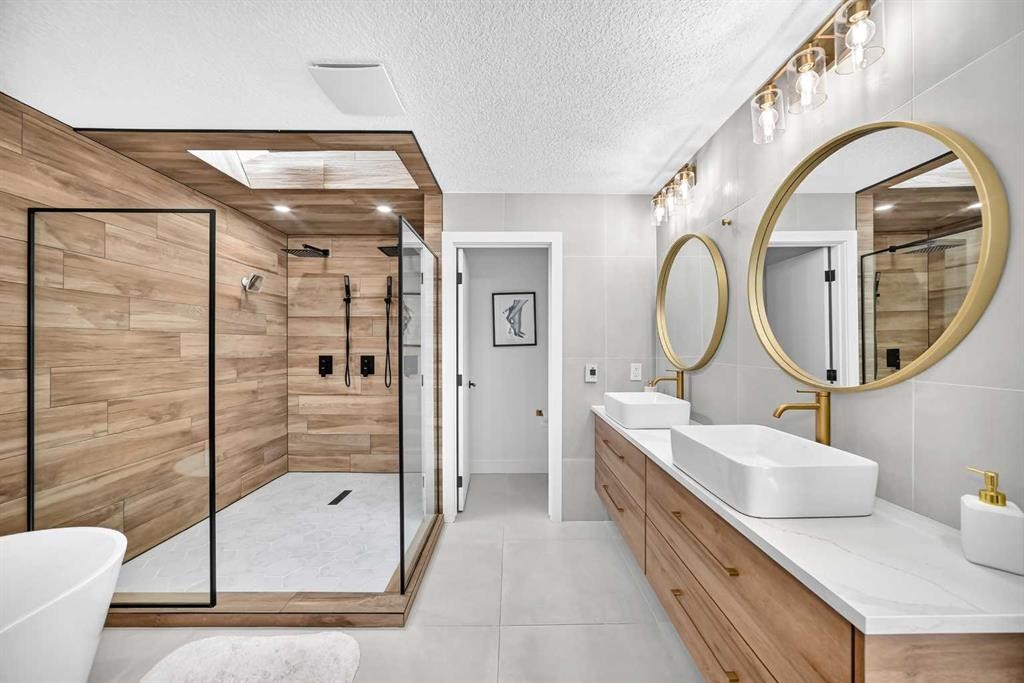 10909 Hidden Valley Drive Nw, Calgary, AB - Indoor Photo Showing Bathroom