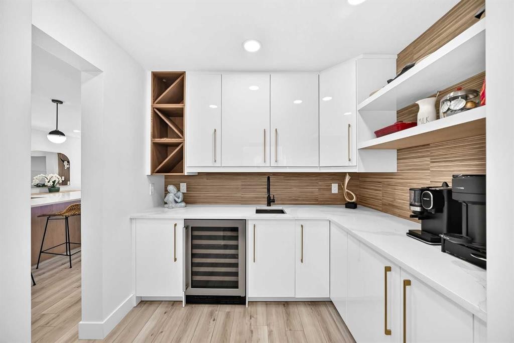 10909 Hidden Valley Drive Nw, Calgary, AB - Indoor Photo Showing Kitchen