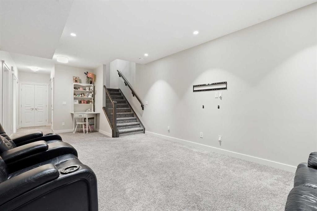 237 Mahogany Parade Se, Calgary, AB