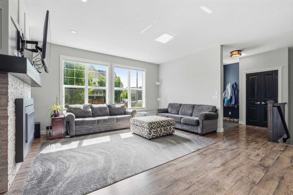 237 Mahogany Parade Se, Calgary, AB