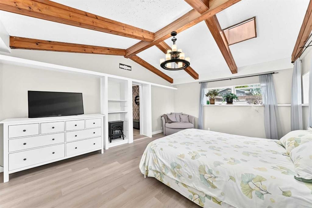114 Midcrest Crescent Se, Calgary, AB - Indoor Photo Showing Bedroom