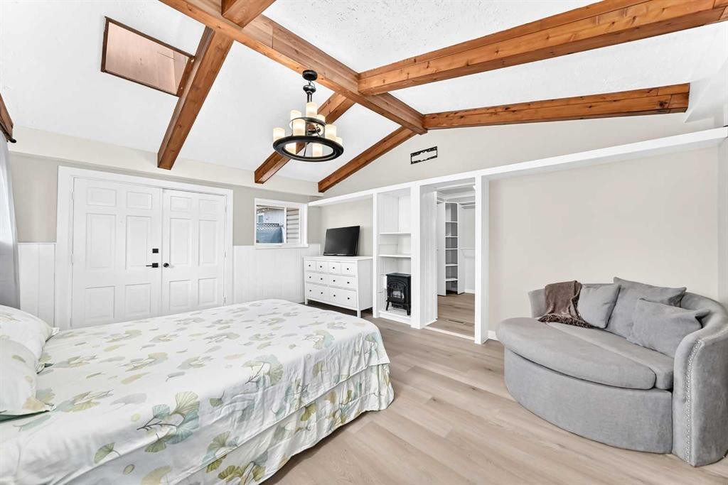 114 Midcrest Crescent Se, Calgary, AB - Indoor Photo Showing Bedroom
