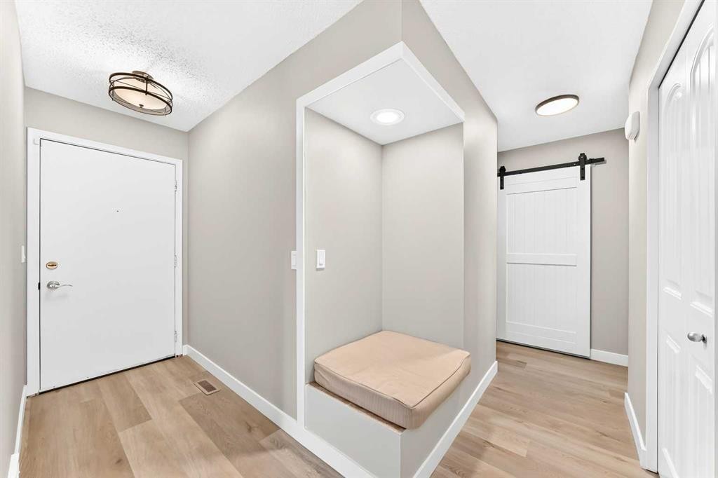 114 Midcrest Crescent Se, Calgary, AB - Indoor Photo Showing Other Room