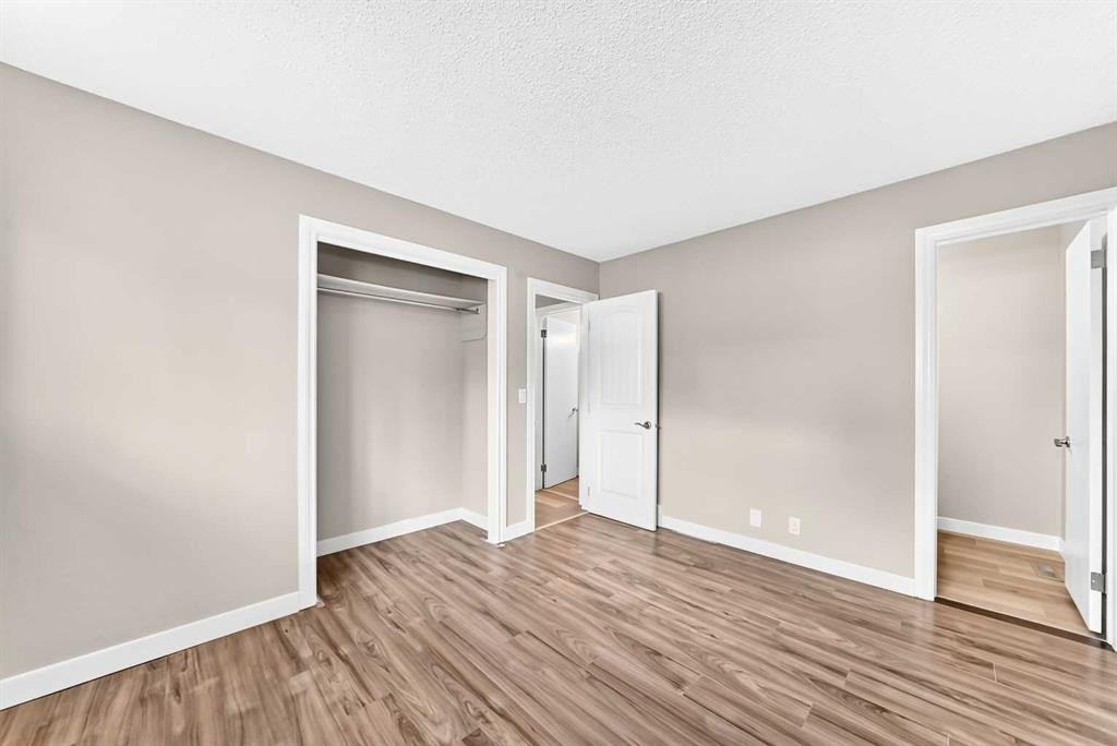 114 Midcrest Crescent Se, Calgary, AB - Indoor Photo Showing Other Room