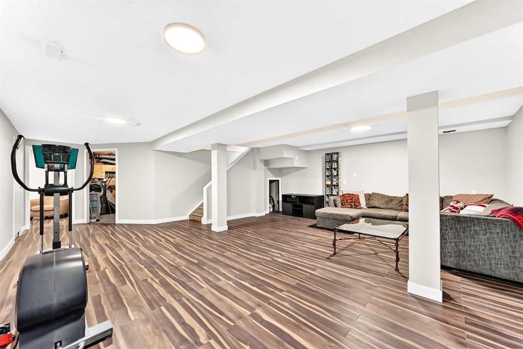 114 Midcrest Crescent Se, Calgary, AB - Indoor