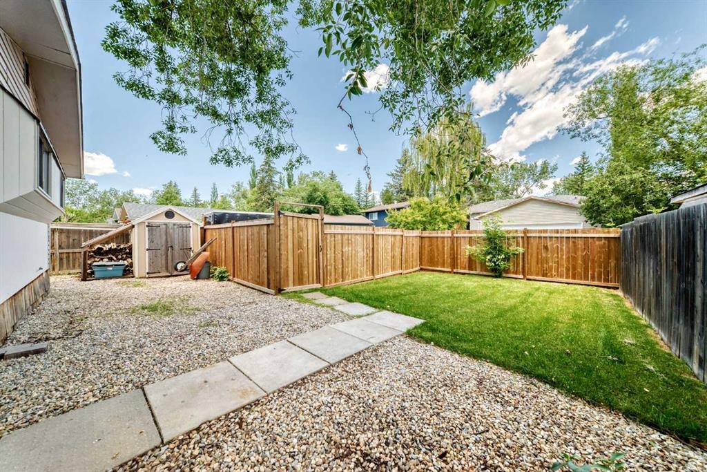 114 Midcrest Crescent Se, Calgary, AB - Outdoor