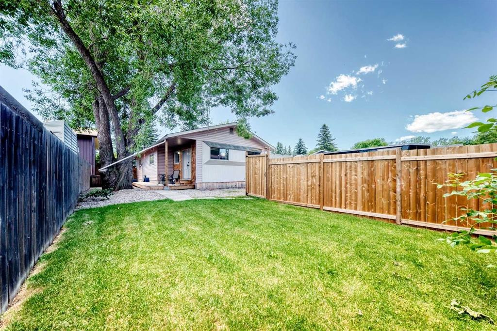 114 Midcrest Crescent Se, Calgary, AB - Outdoor